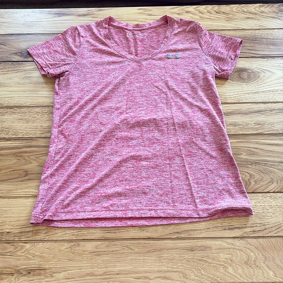 Under Armour Tops - Under Armour Short Sleeve Shorts